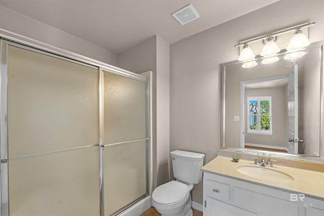 full bath featuring toilet, a shower stall, visible vents, and vanity