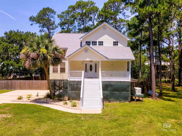 view of front of property featuring covered porch and a front yard