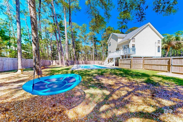 view of yard featuring a fenced in pool