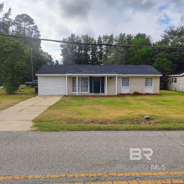 single story home with a front lawn