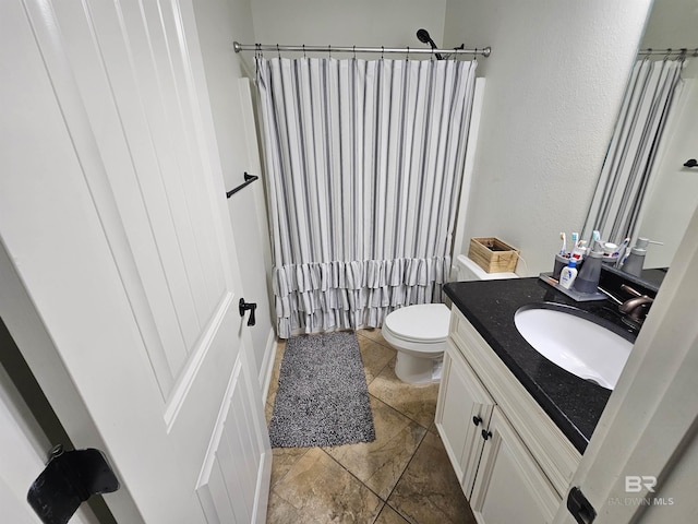 full bathroom with toilet, curtained shower, and vanity