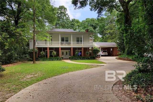 view of front of house featuring covered porch and a front yard