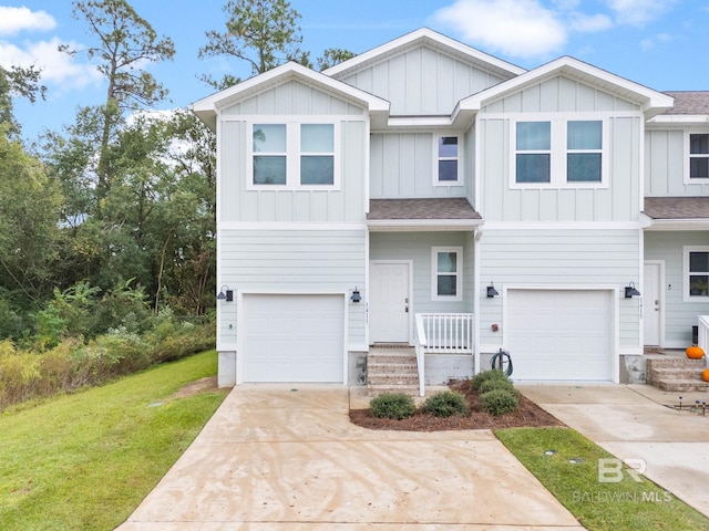 view of front of property featuring a garage and a front yard