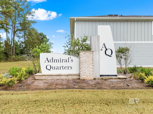 community sign featuring a lawn