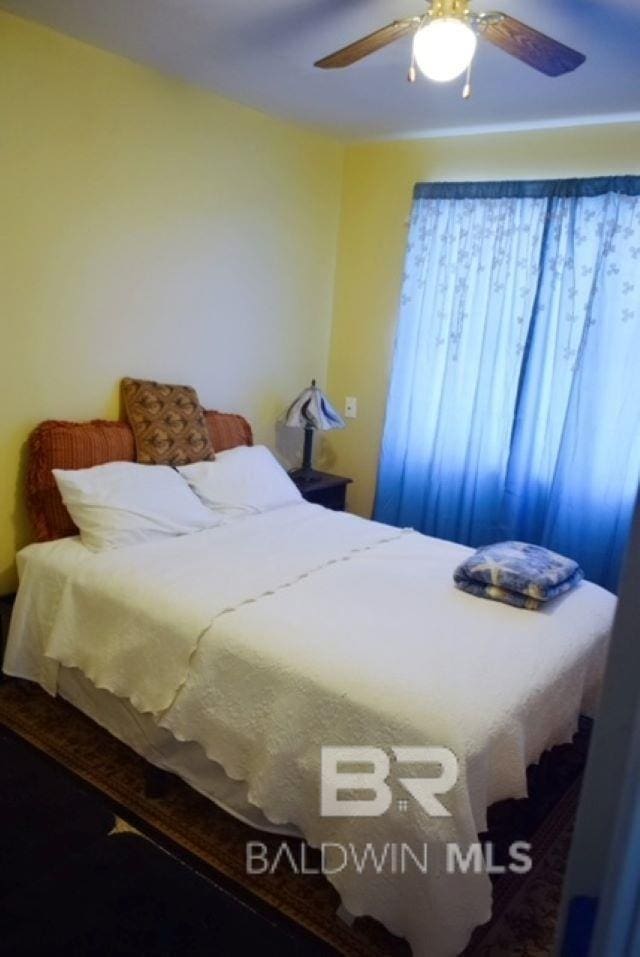 bedroom featuring ceiling fan