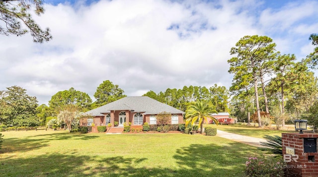 view of front of property with a front yard