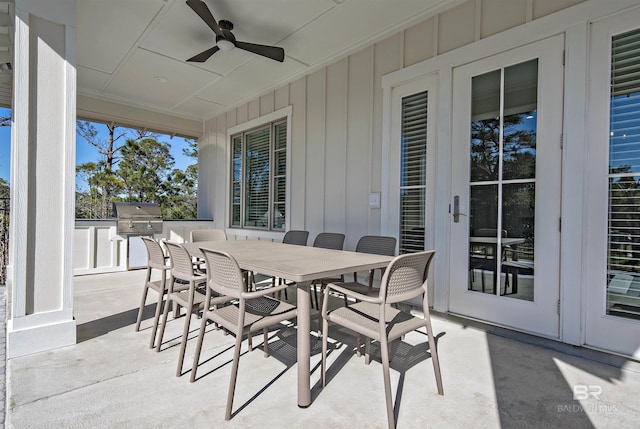 view of patio featuring area for grilling, ceiling fan, and an outdoor kitchen