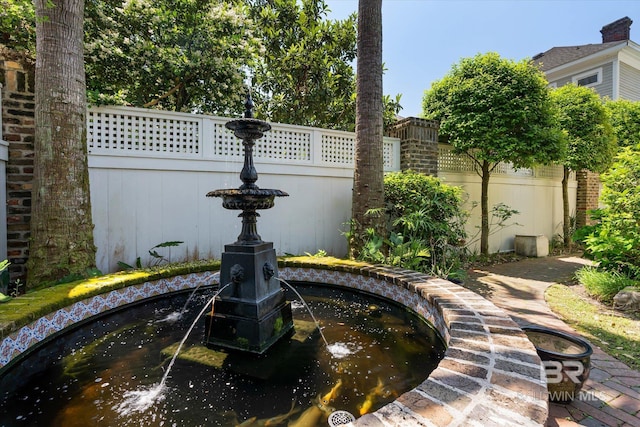 251 S Georgia Ave, Mobile, AL 36604 - view of property's community with fence and a garden pond