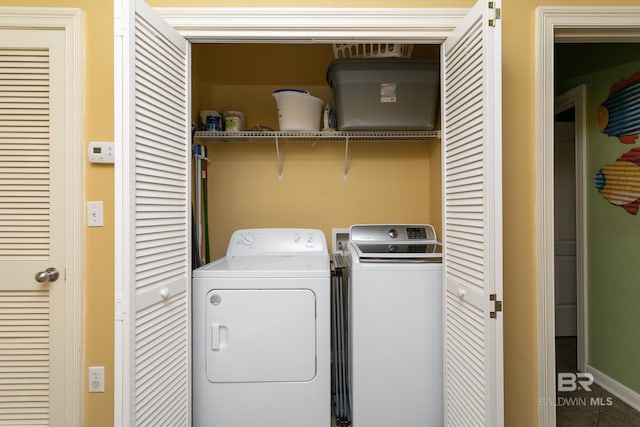 washroom featuring laundry area and independent washer and dryer