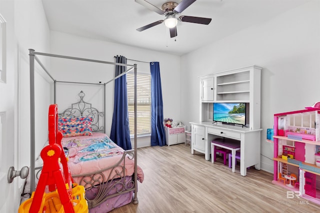 bedroom featuring light wood-type flooring and a ceiling fan