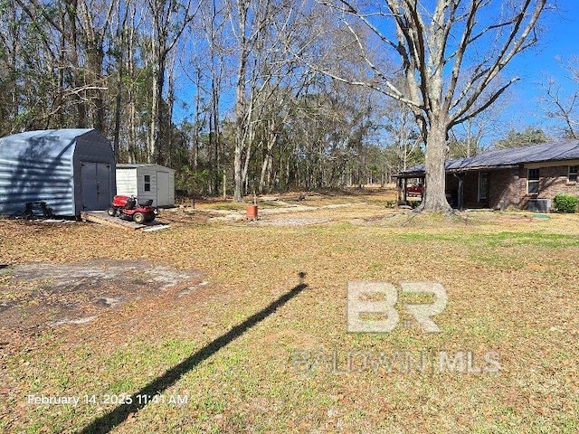 view of yard with a storage shed