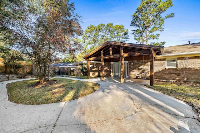 view of front of property featuring brick siding and fence