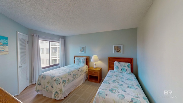 bedroom featuring a textured ceiling and a closet