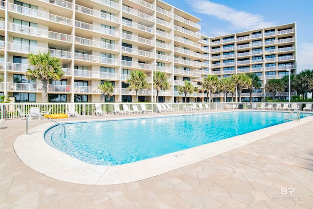 view of swimming pool