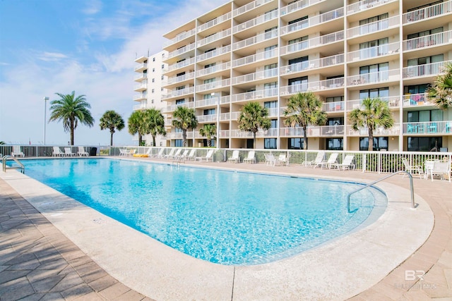 view of swimming pool