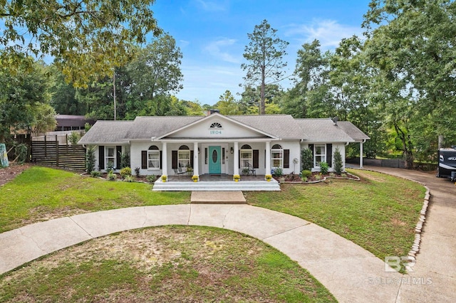 view of front of house featuring a front yard and a porch