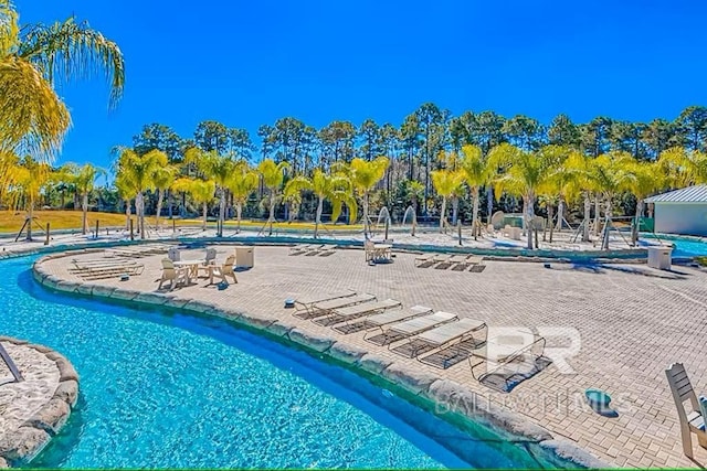 view of swimming pool