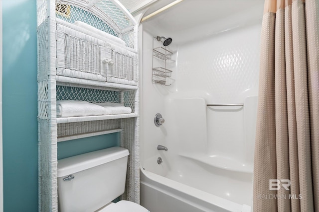 full bath featuring shower / tub combo with curtain and toilet