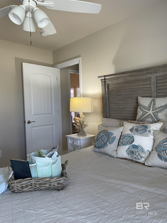 bedroom with ceiling fan