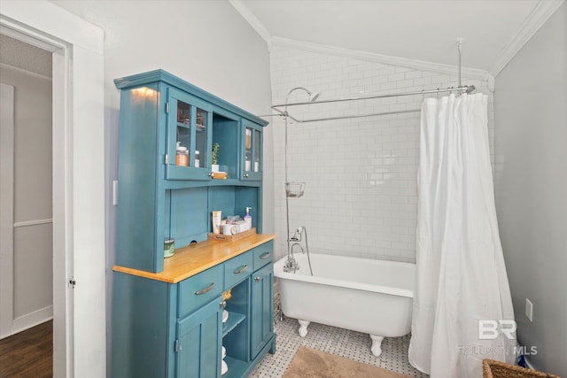 20 Hurlbert St, Mobile, AL 36607 - bathroom featuring crown molding, lofted ceiling, and shower / tub combo with curtain