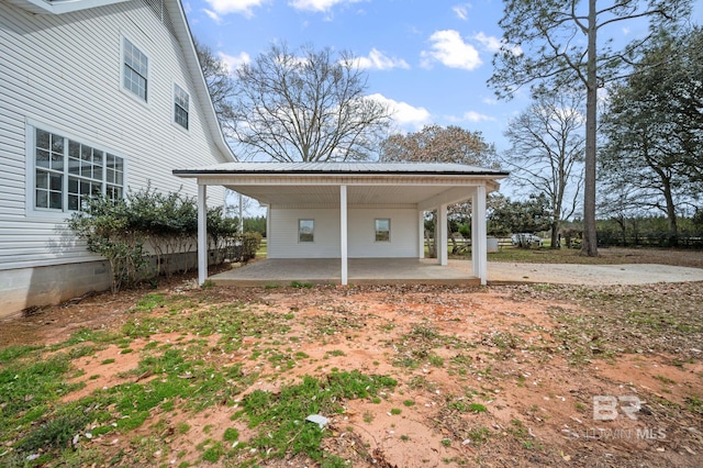 view of yard featuring a patio area