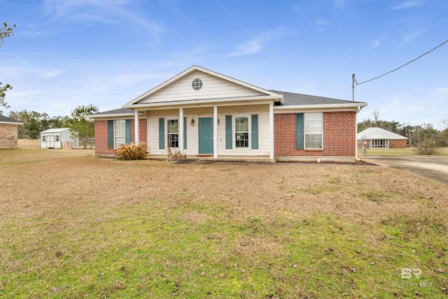 ranch-style house featuring a front yard and covered porch