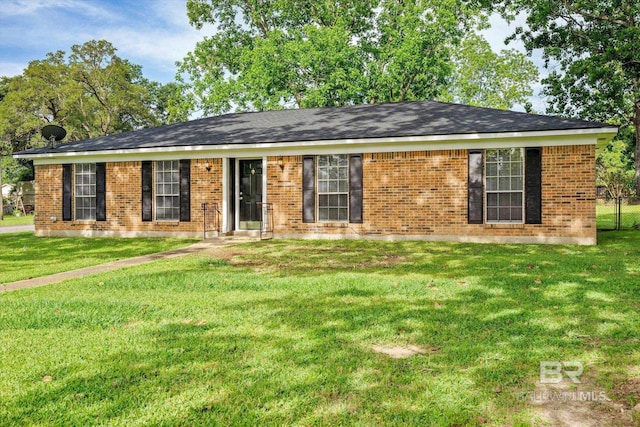 ranch-style home with a front yard