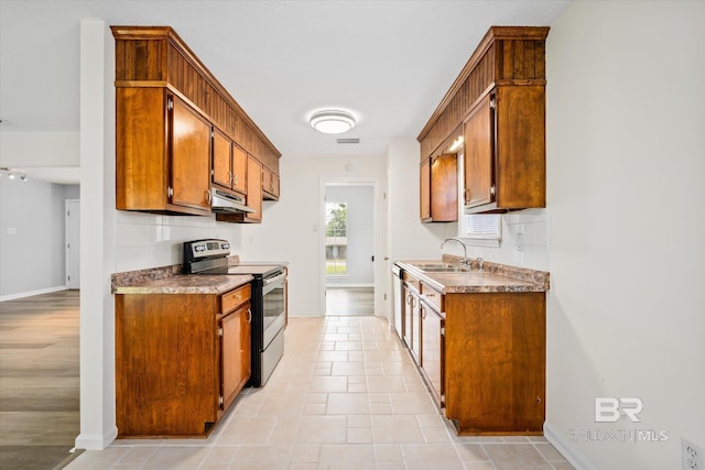 kitchen with stainless steel appliances, sink, and decorative backsplash