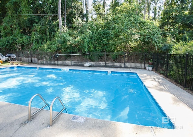 view of swimming pool