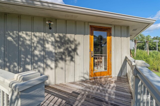 property entrance with a wooden deck