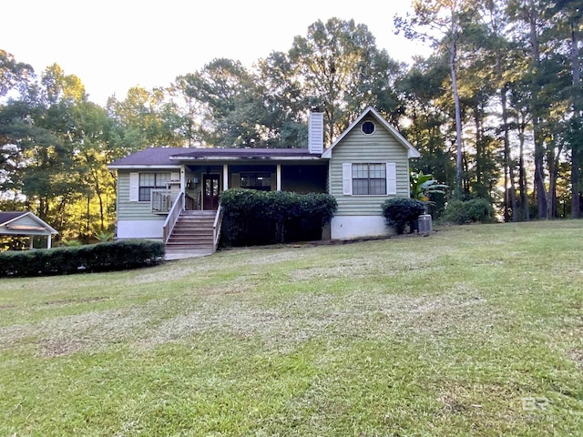 view of front facade with a front yard