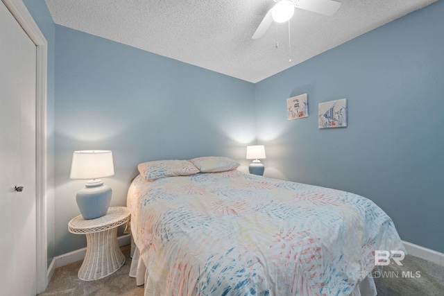 bedroom featuring a closet, ceiling fan, carpet floors, and a textured ceiling