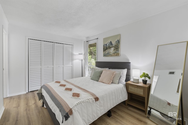 2086 N Seacliff Dr Unit 2086, Daphne, AL 36526 - bedroom featuring wood finished floors, a closet, and a textured ceiling
