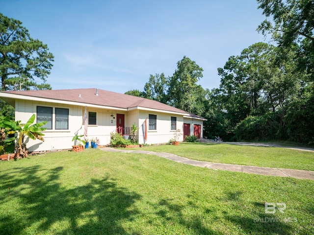 view of front of house with a front lawn