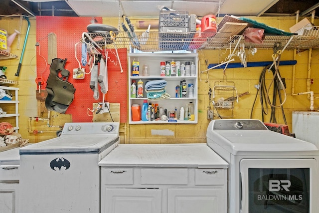 laundry room featuring washing machine and dryer