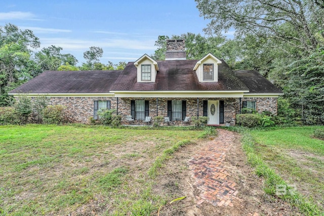 cape cod house featuring a front lawn