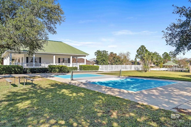 view of pool featuring a yard