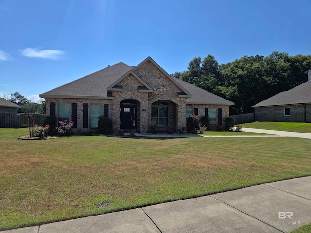 view of front of house featuring a front yard