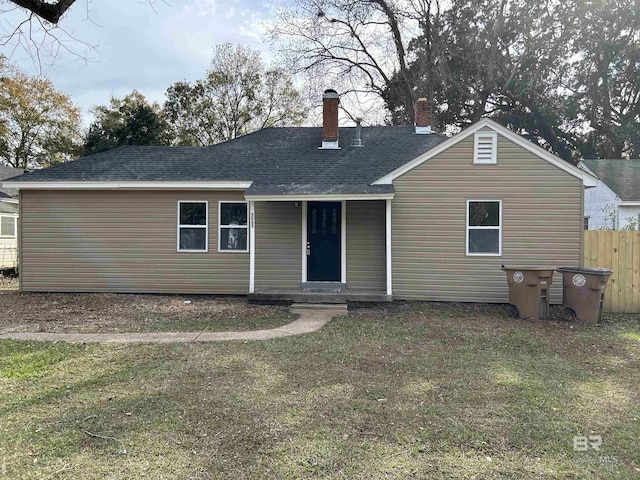 view of front of property with a front yard