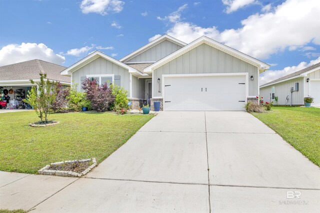 view of front of home featuring a front yard and a garage