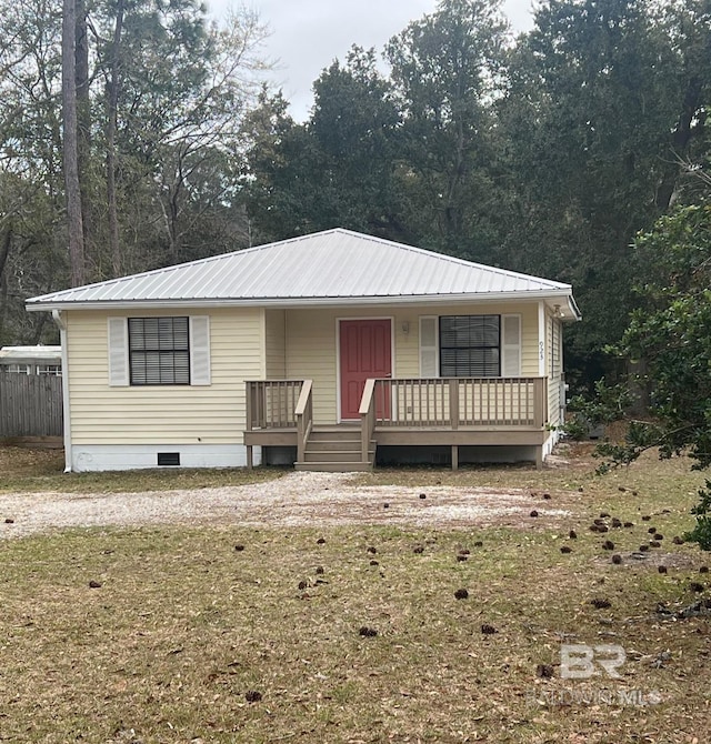 view of front of house featuring a front yard and a porch