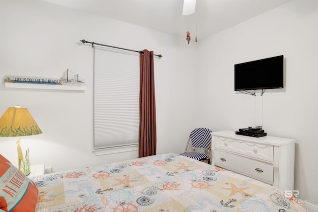 bedroom with ceiling fan