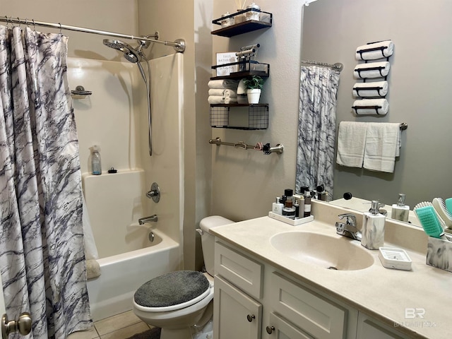 full bathroom with tile patterned floors, toilet, vanity, and shower / bath combo