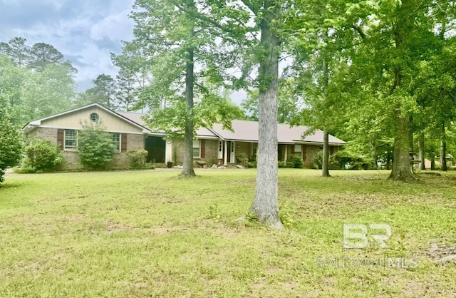 ranch-style house featuring brick siding and a front yard