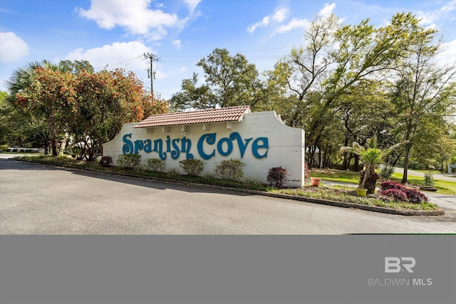 view of community / neighborhood sign