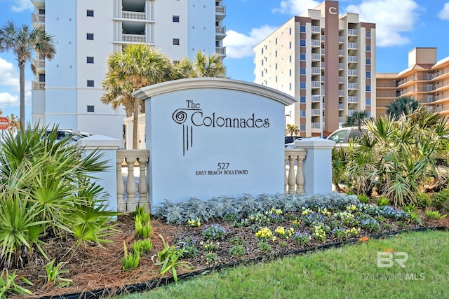 view of community / neighborhood sign