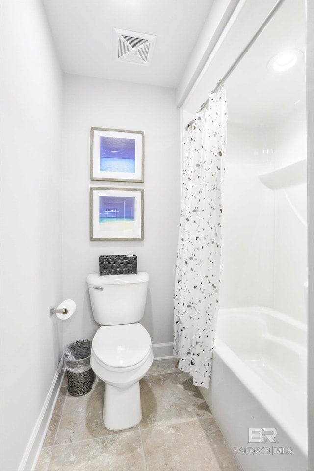 26688 Perdido Beach Blvd Unit 505, Orange Beach, AL 36561 - bathroom featuring visible vents, toilet, shower / bath combo with shower curtain, and baseboards