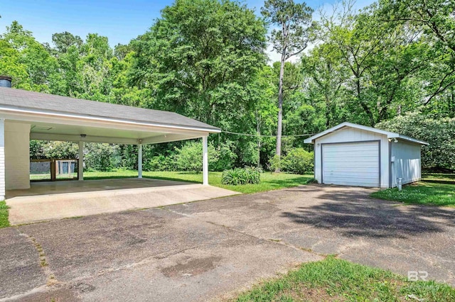 view of detached garage