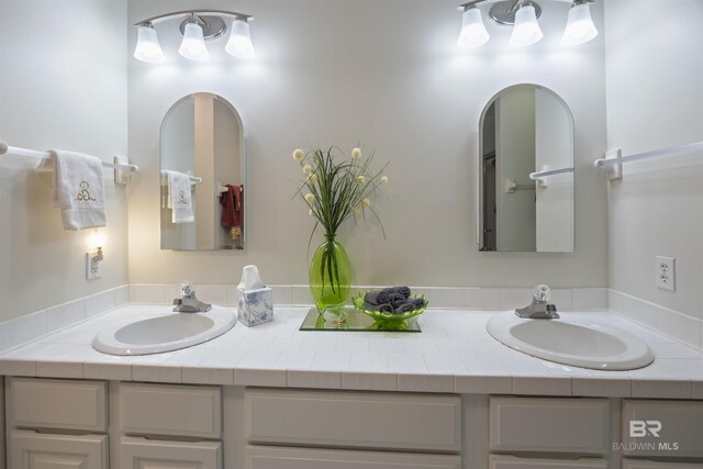 bathroom with vanity