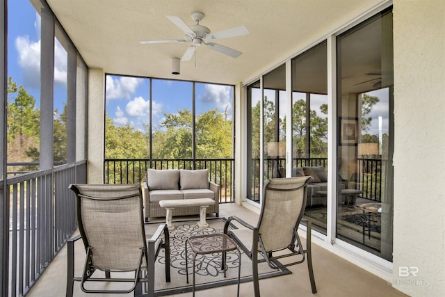 sunroom / solarium featuring a ceiling fan